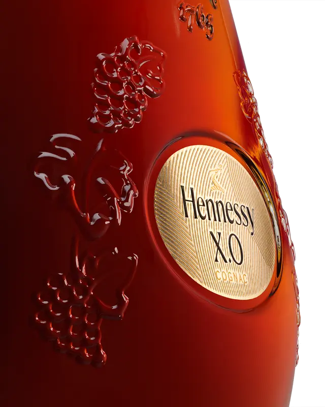 Hennesssy-XO-Gifting-CloseUp-01_low.width-640x-prop.webp